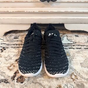 Women's APL TechLoom Wave 9 like new